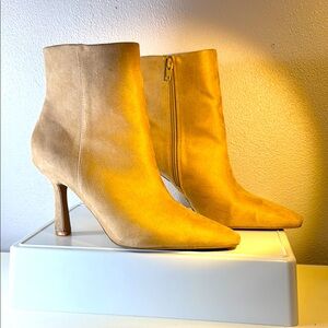 Express Chic Tan Faux Suede Heeled Ankle Boots size 10